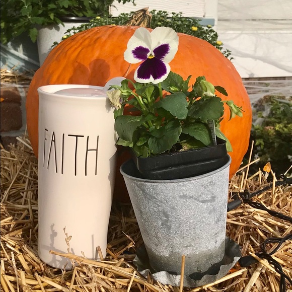 Meet your Posher, Melissa - Picture 1 of 4